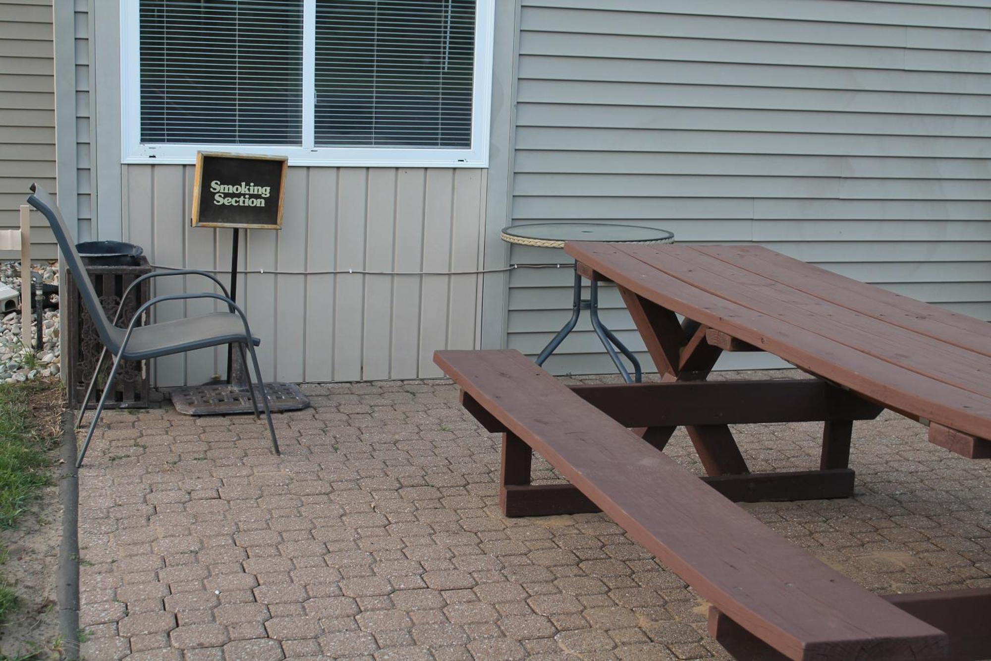 American Host Inn Hart Exterior foto